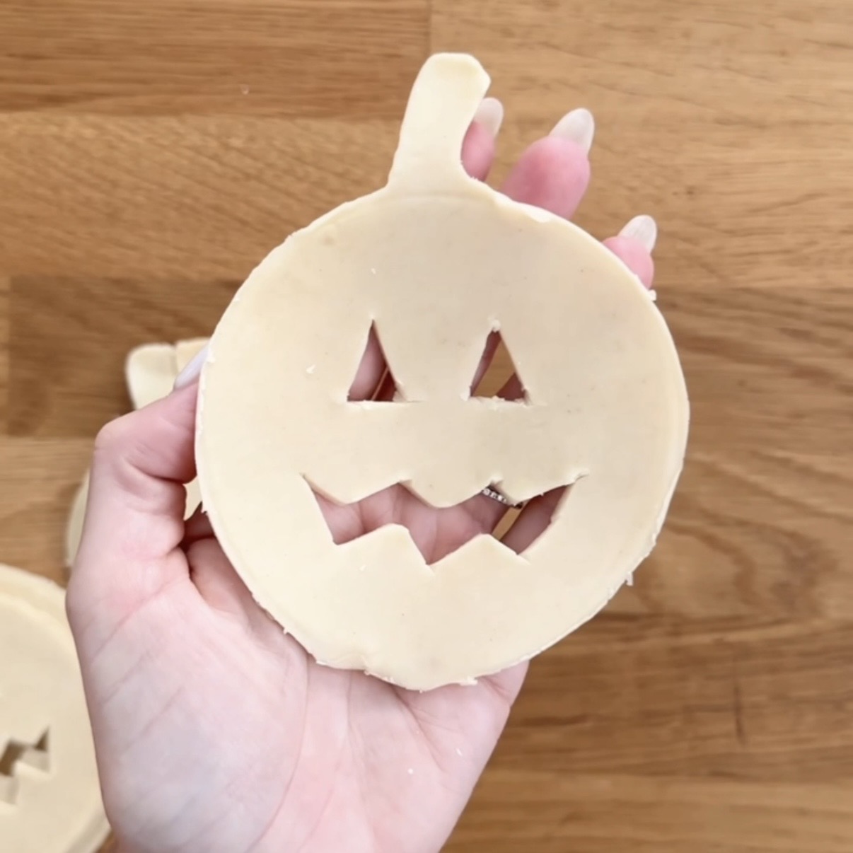 how to make Jack-O-Lantern Hand Pies (Halloween hand pies)